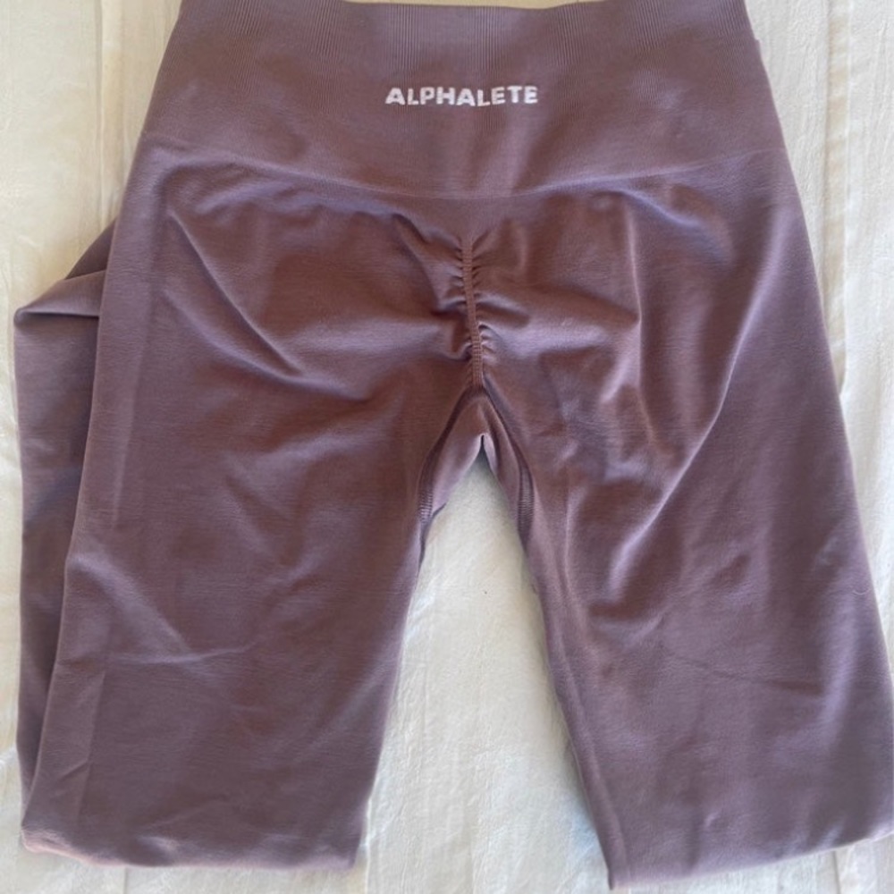 *SOLD* Alphalete Amplify Leggings *SOLD*